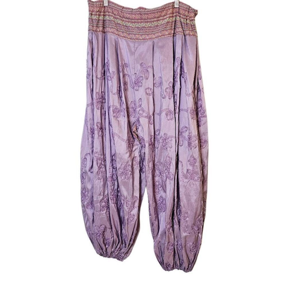 Lavender Embroidered Women's Cropped Pants